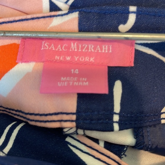 Super cute womens shorts with scalloped legs. Brand new. Never worn. - Picture 9 of 9